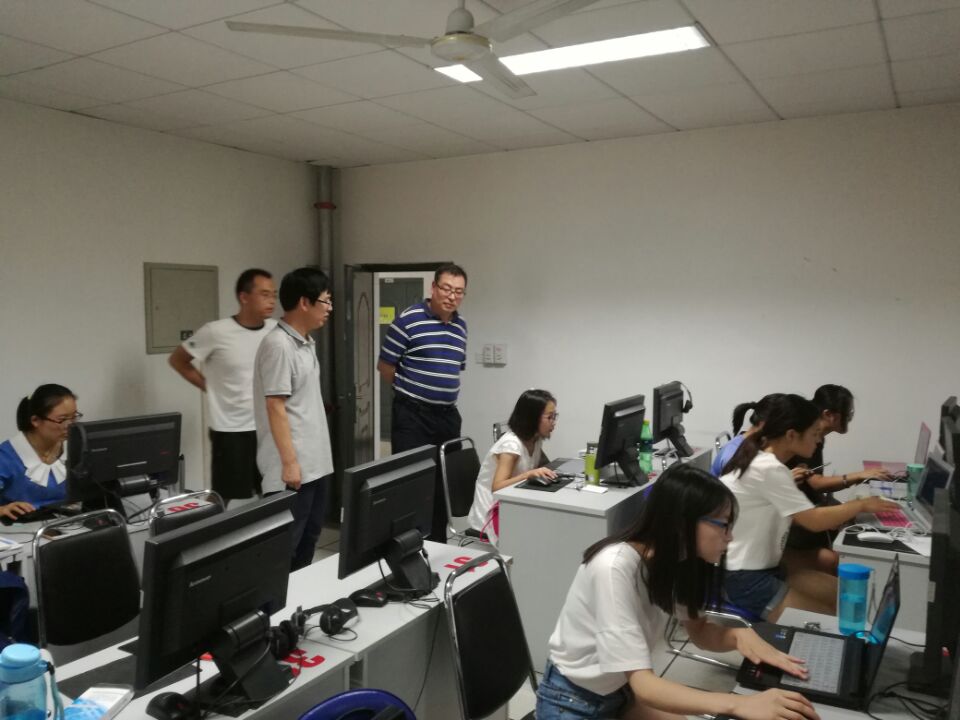 (程书强副董事长、焦更生经理指导员工参赛)